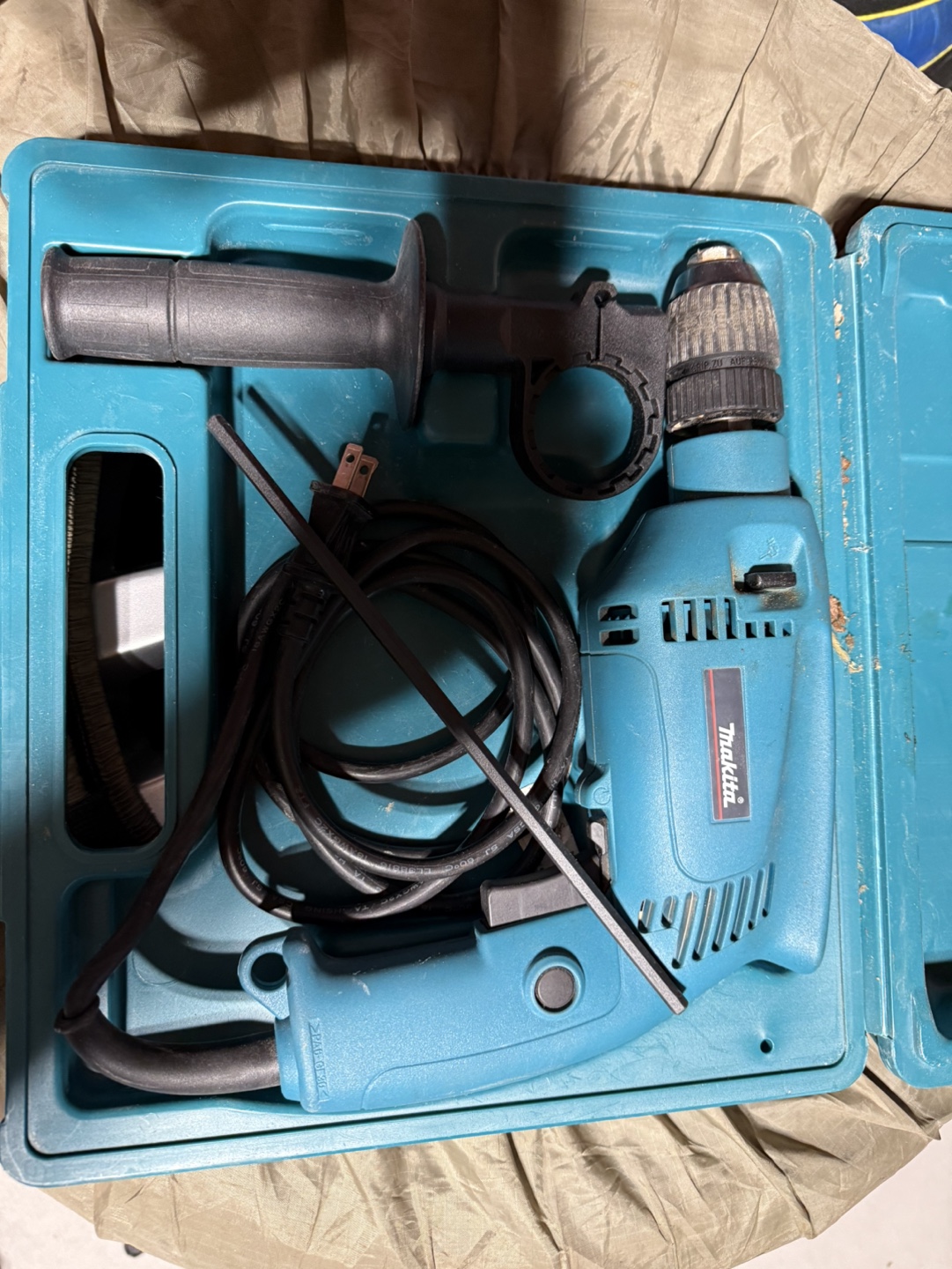Makita hammer drill - photo 2