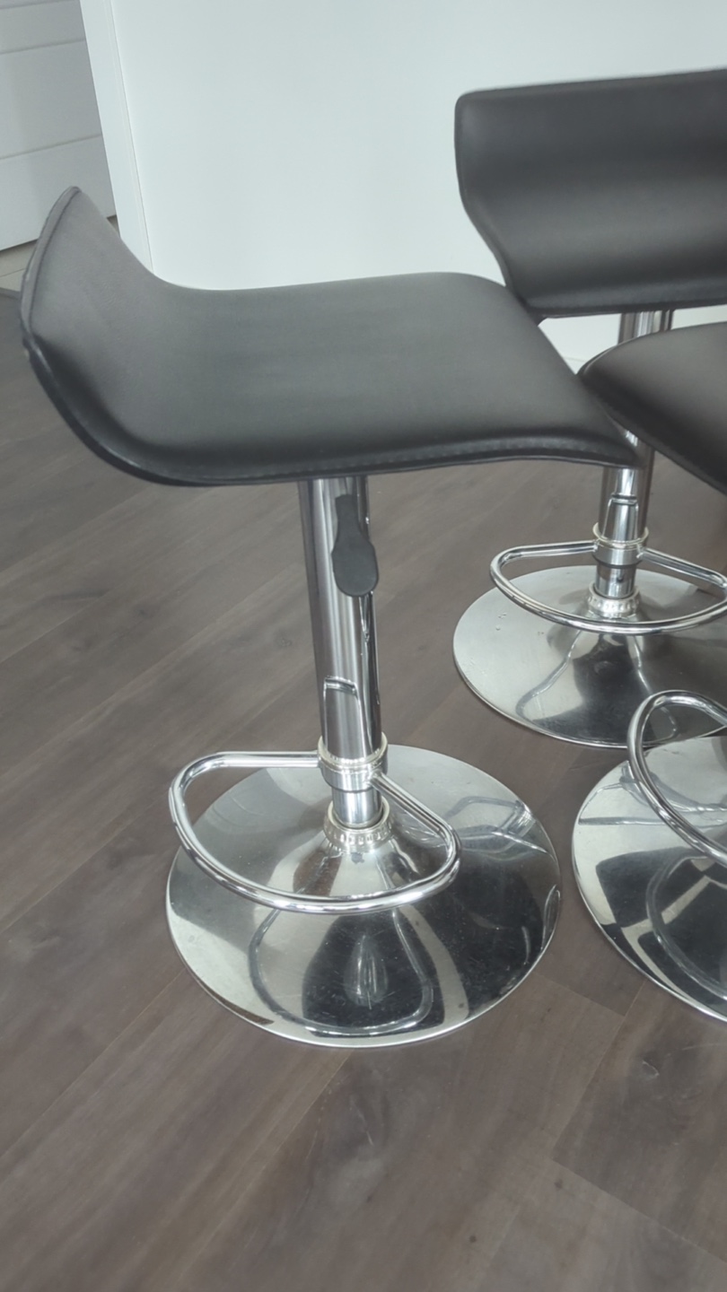 Set of 3 adjustable bar chairs