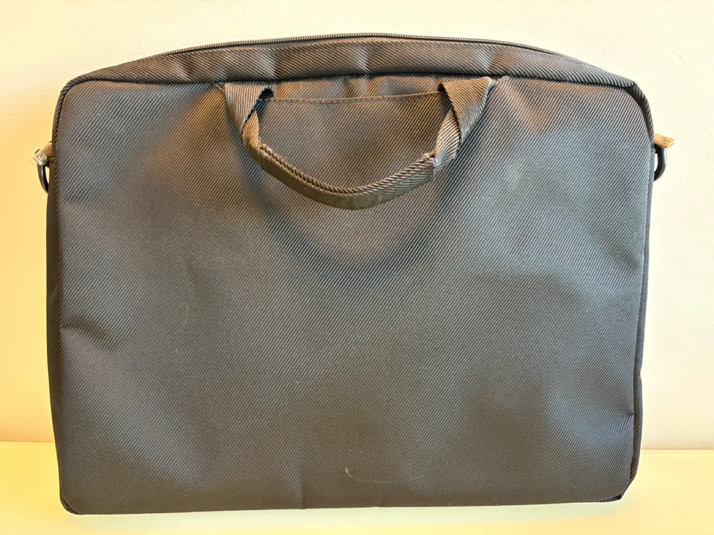 *Like New* Durable Laptop Bag w Stationary Organizer and Strap image indicator(2)