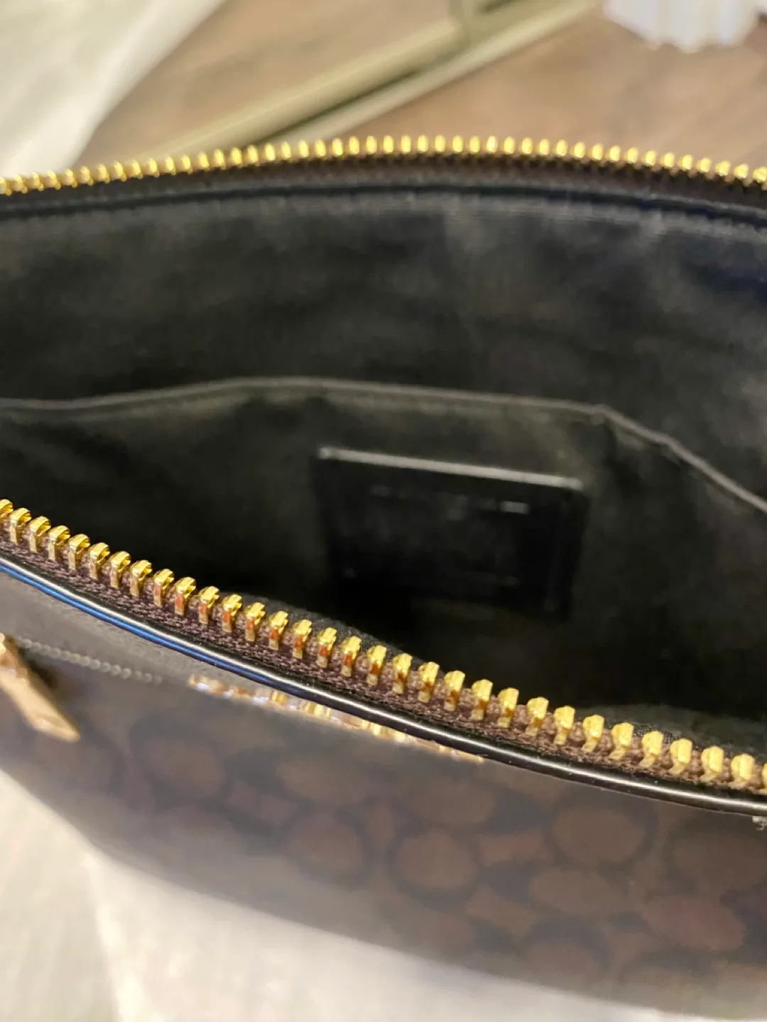 COACH Womens Rowan File Bag image indicator(2)