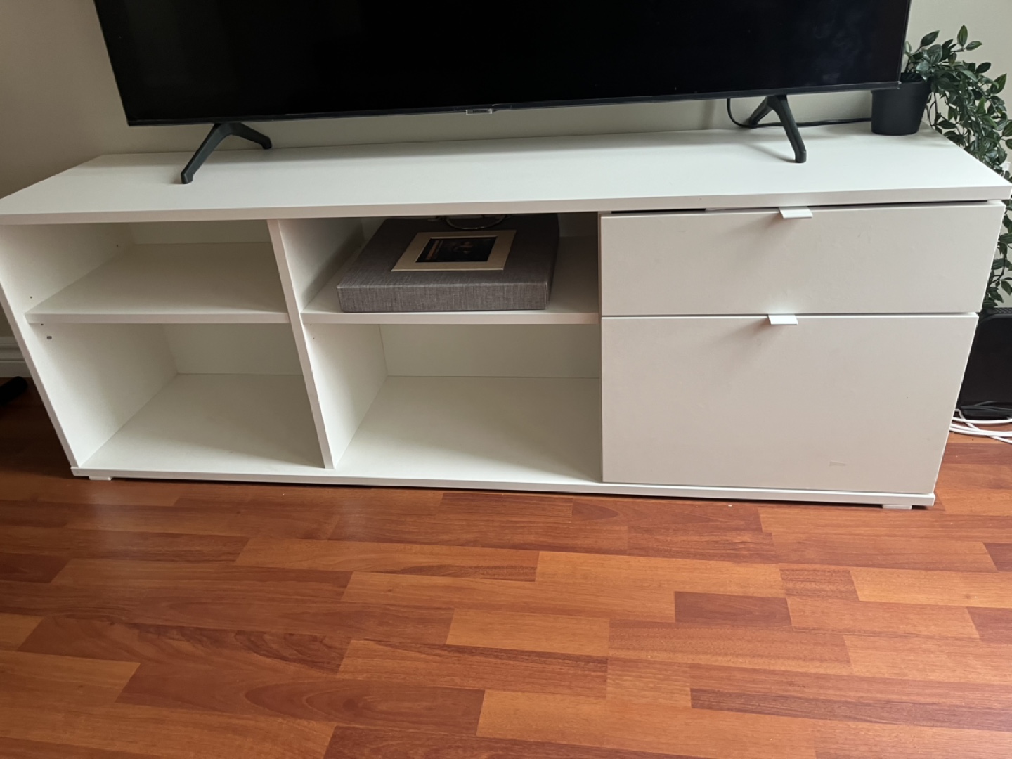 IKEA VIHALS White TV Bench
