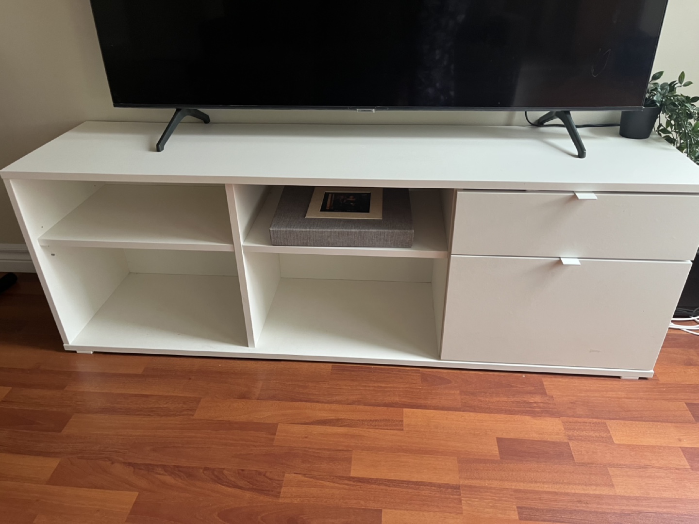 IKEA VIHALS White TV Bench - photo 2