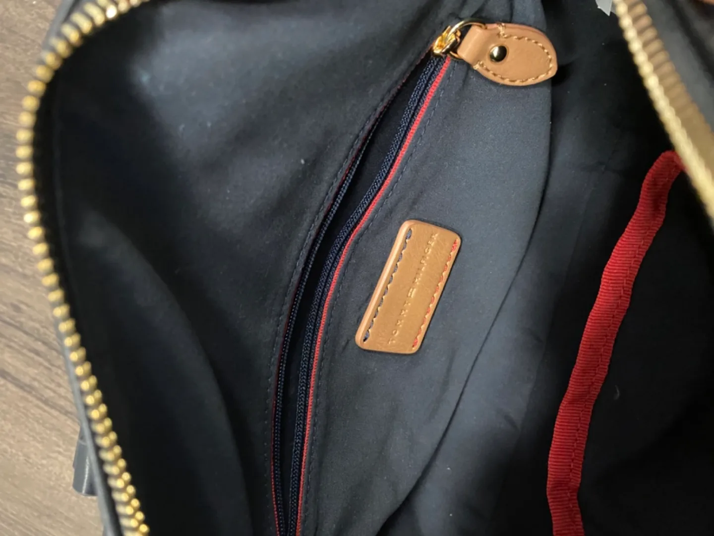 Tommy Hilfiger Women's Handbag image indicator(4)