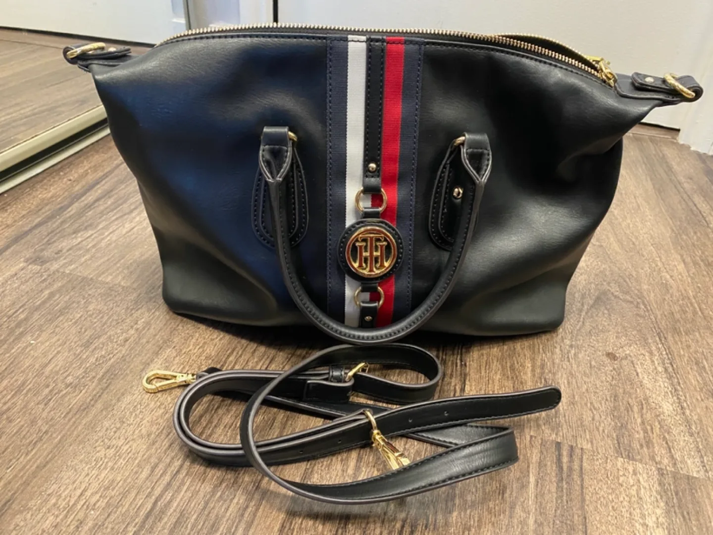 Tommy Hilfiger Women's Handbag image indicator(2)