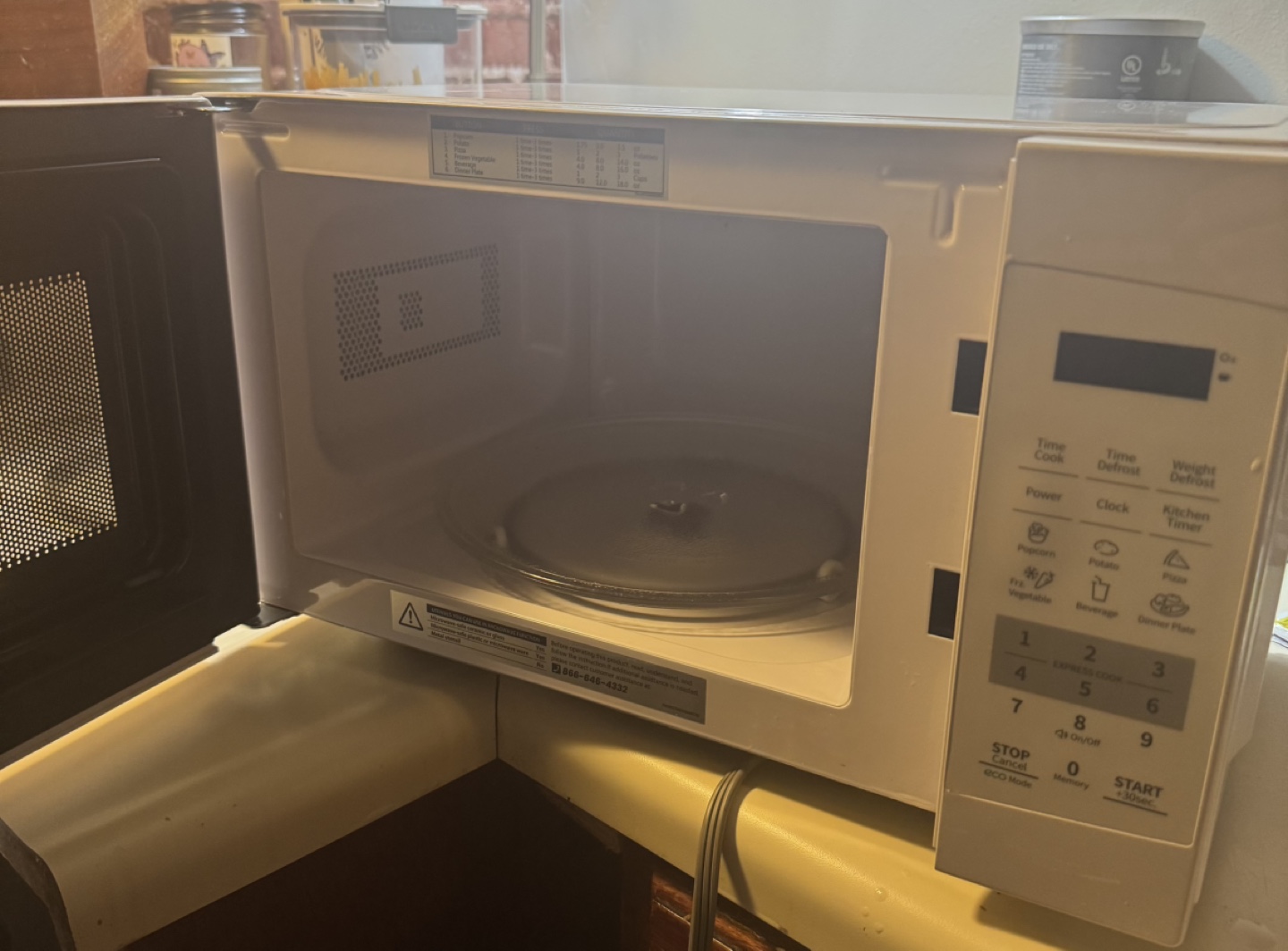 Comfee' 0.7 cu. ft. Microwave - photo 2