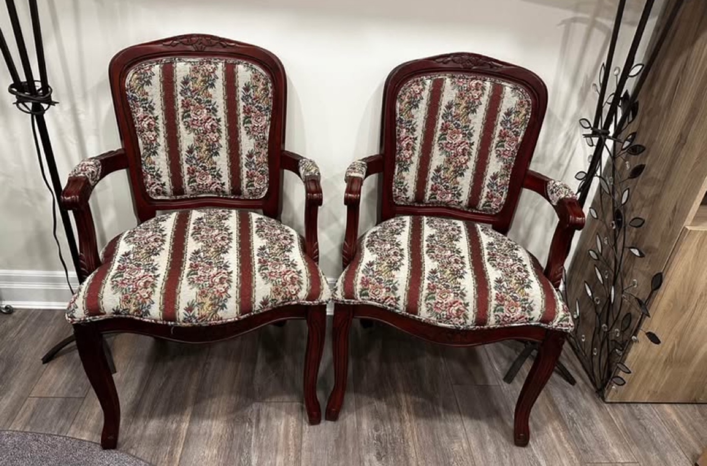 Pair of Antique-Style Armchairs - photo 2