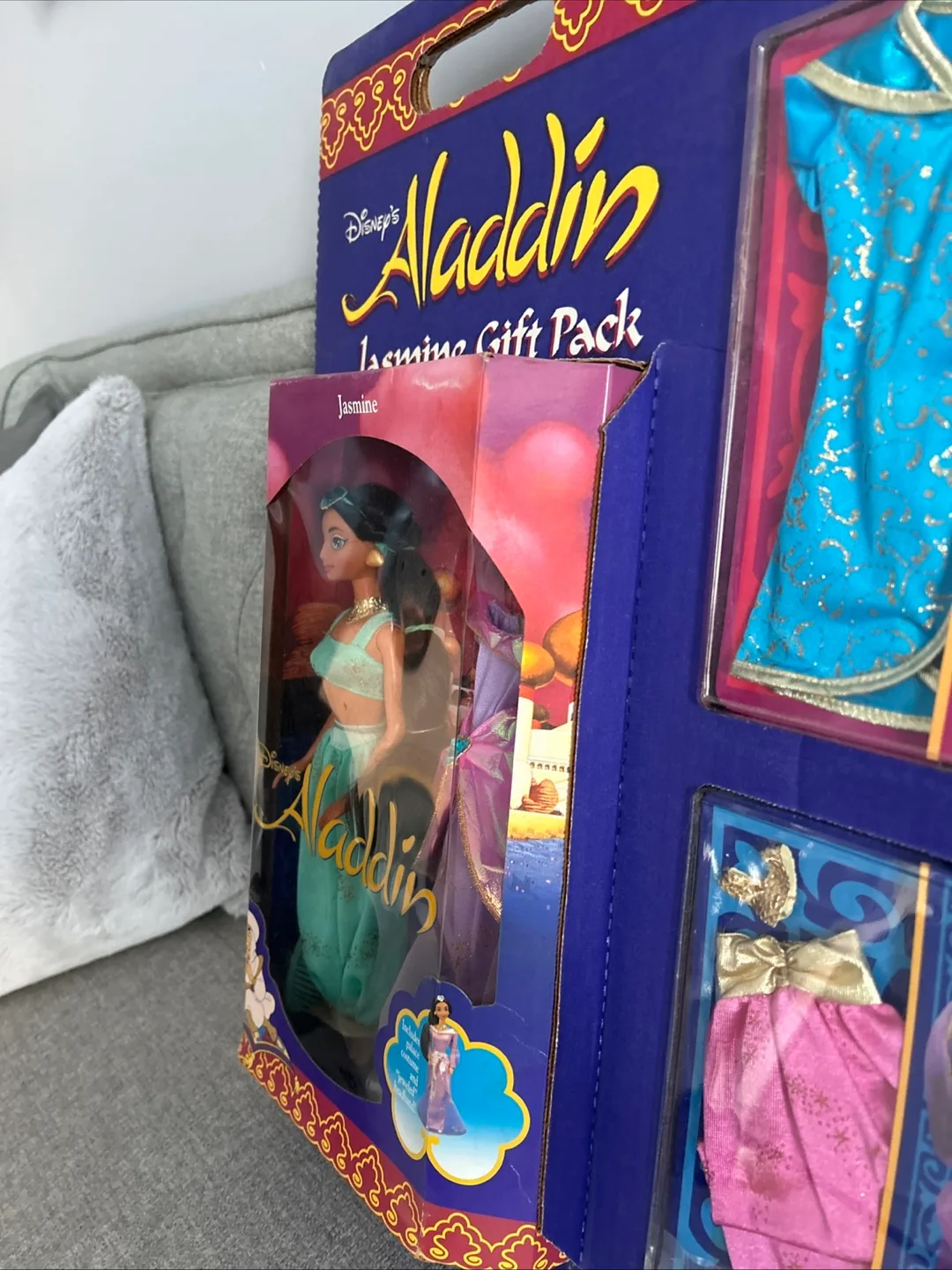 Vintage Disney's Aladdin Jasmine Gift Pack Mattel Doll image indicator(7)