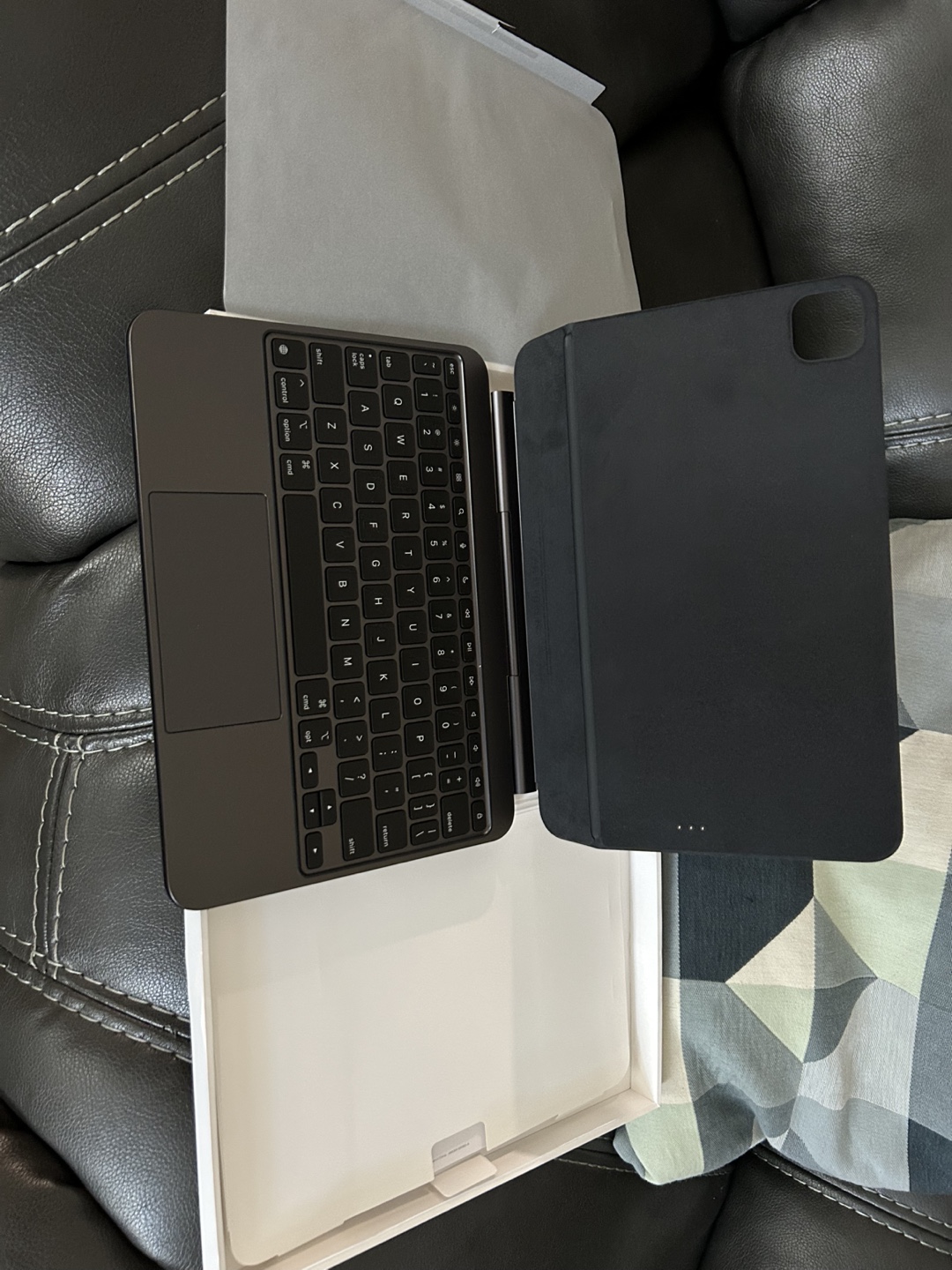 Brand New Apple iPad Magic Keyboard - Black - photo 3