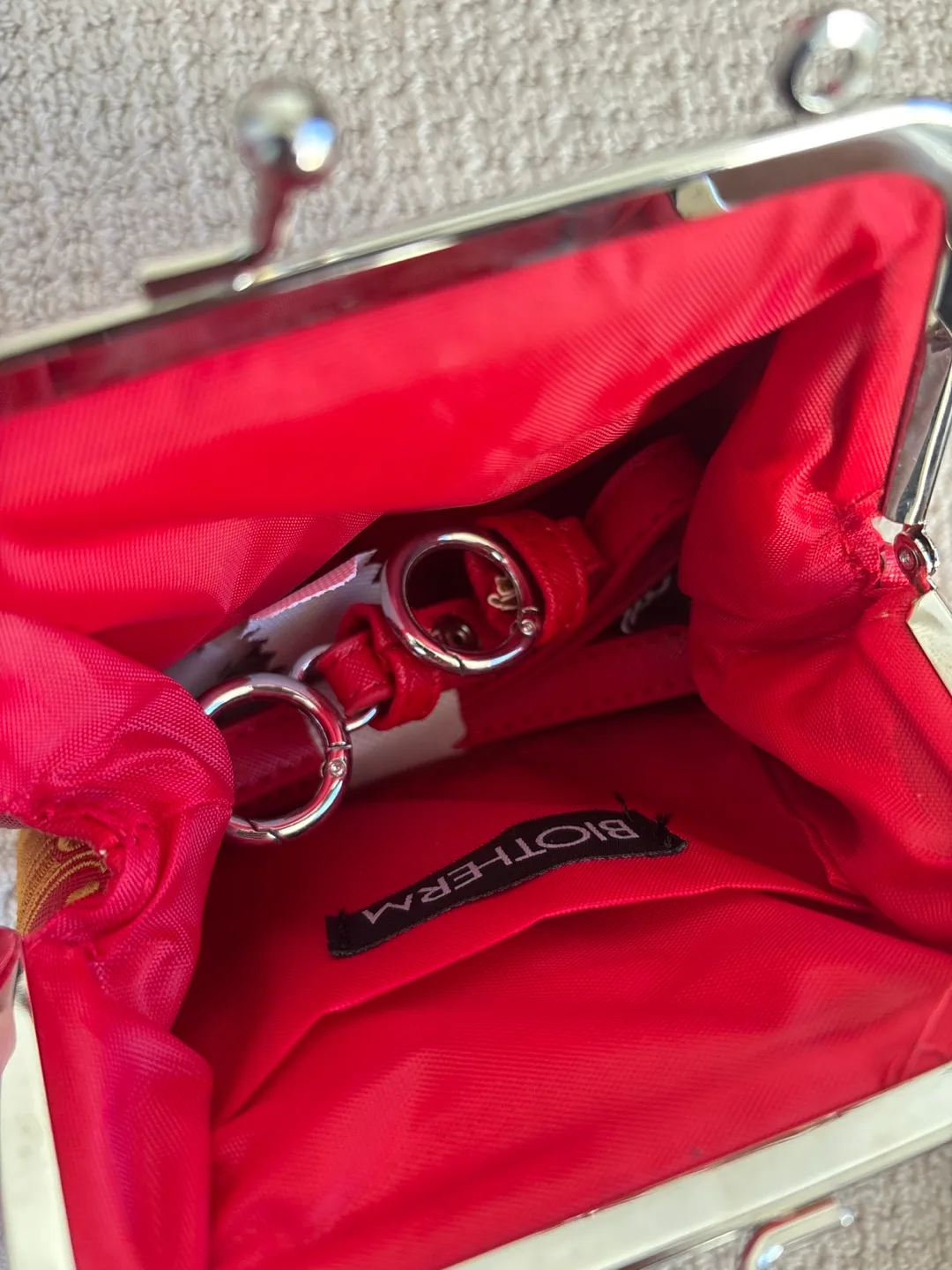 Red and Gold Wave Pattern Coin Purse image indicator(2)