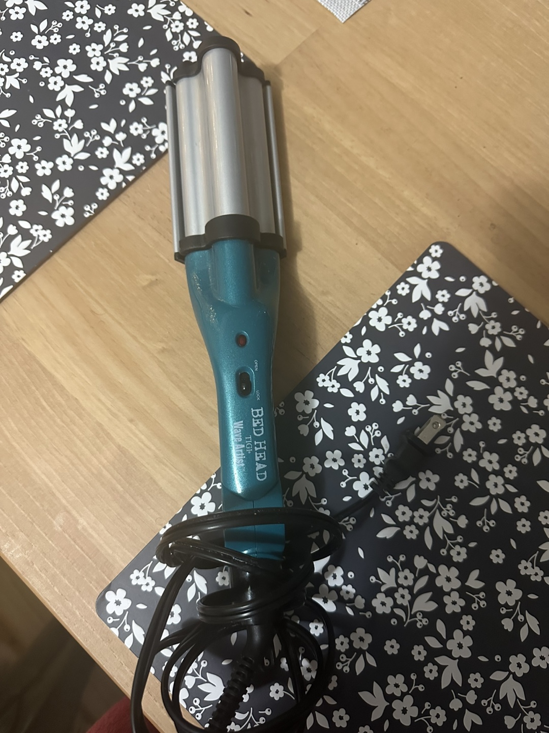 Bed Head Wave Artist Triple Barrel Waver