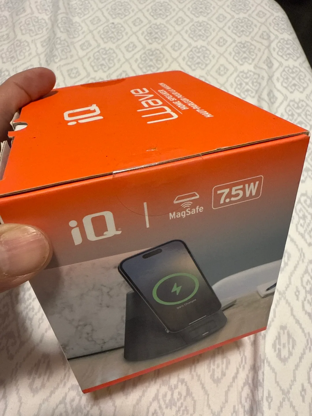 Bluetooth speaker with MagSafe Wireless Charging image indicator(3)