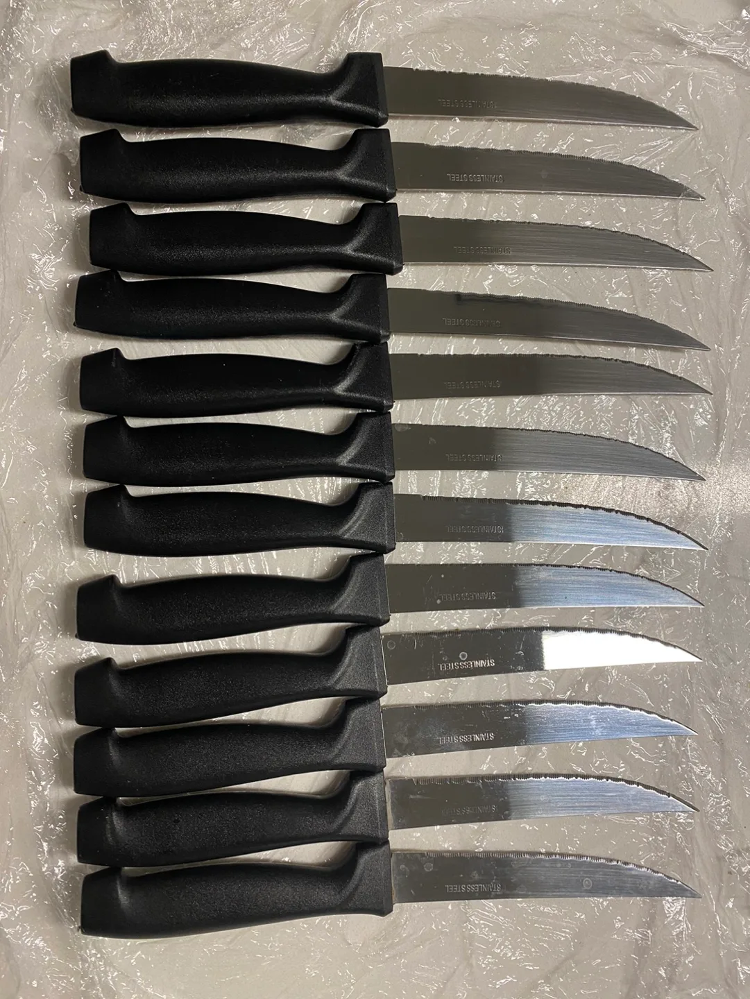 Set of 12 Stainless Steel Steak Knives image indicator(3)