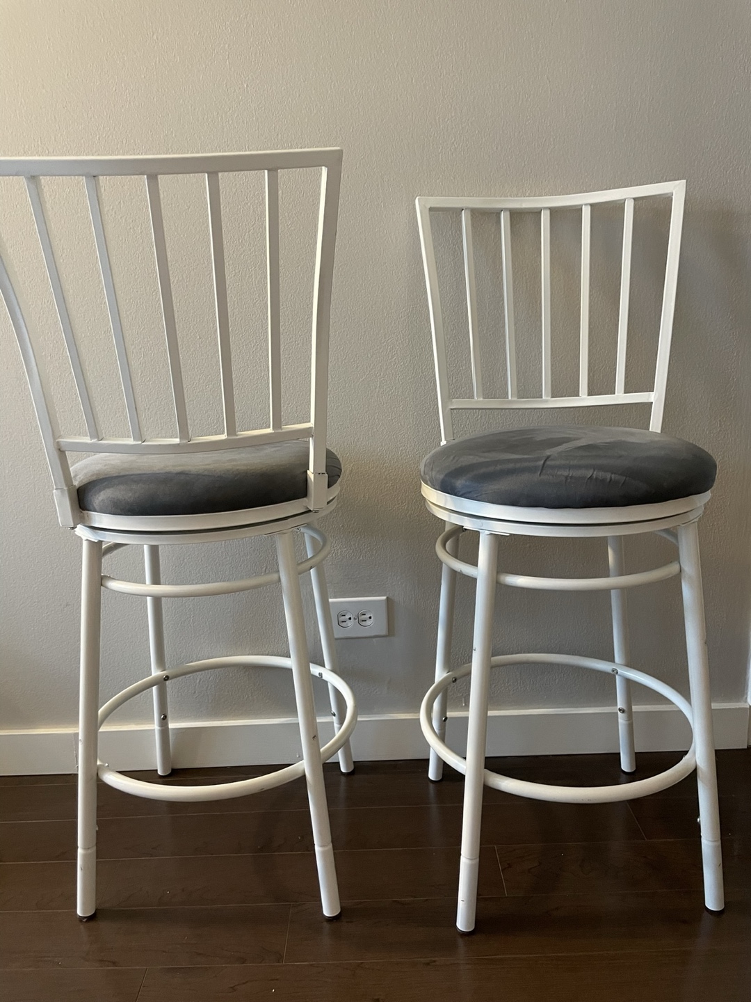 Pair of White Metal Swivel Bar Stools with Grey Cushions - photo 3