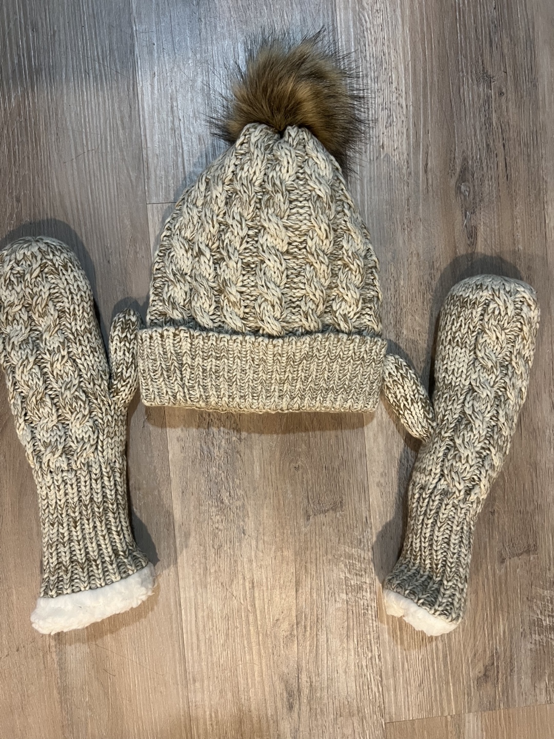 Cable Knit Toque and Mittens Set - photo 2