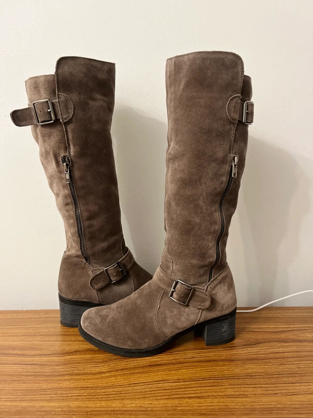 Articca Women's Brown Suede Knee-High Boots image indicator(2)