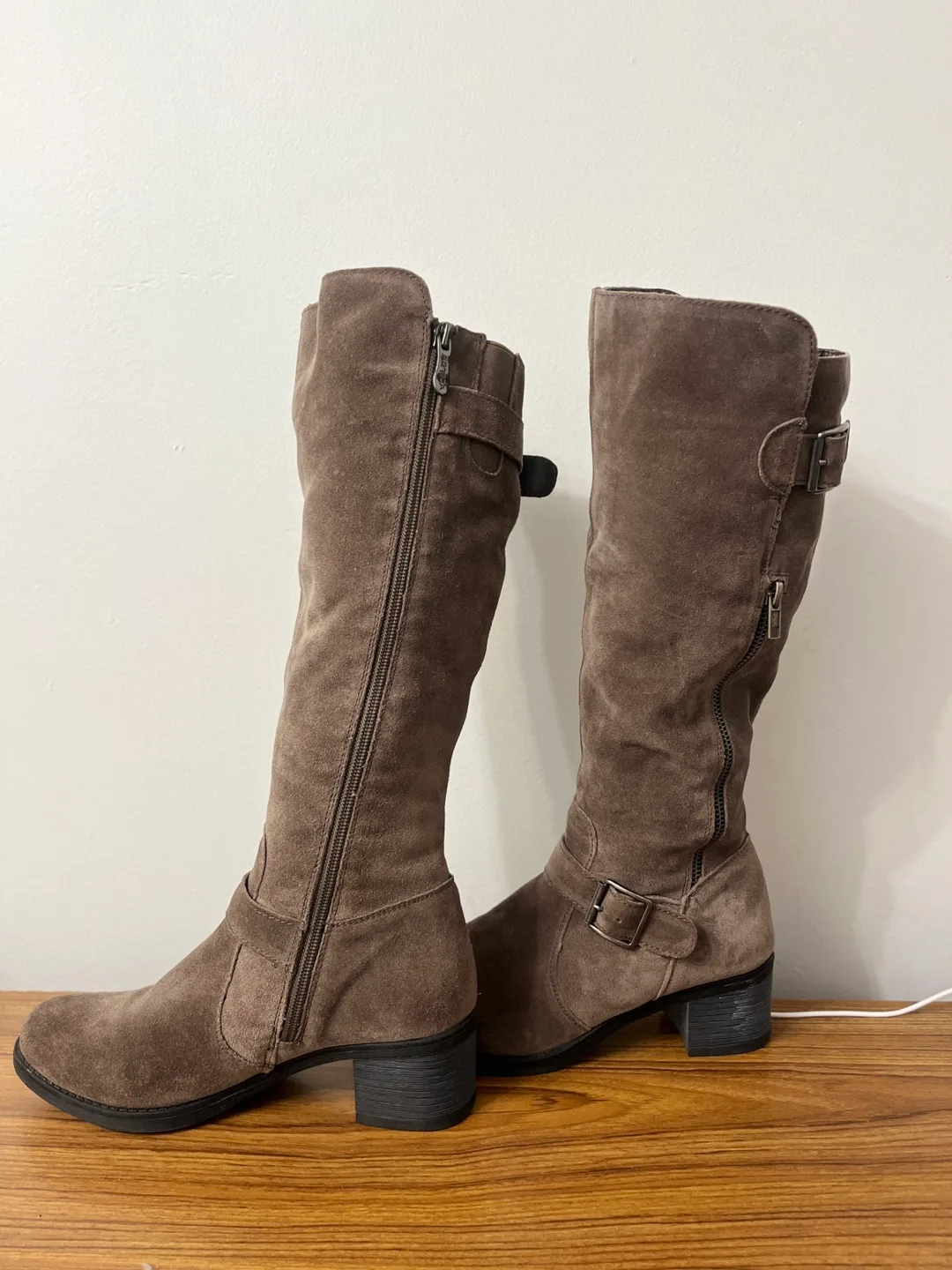 Articca Women's Brown Suede Knee-High Boots image indicator(3)