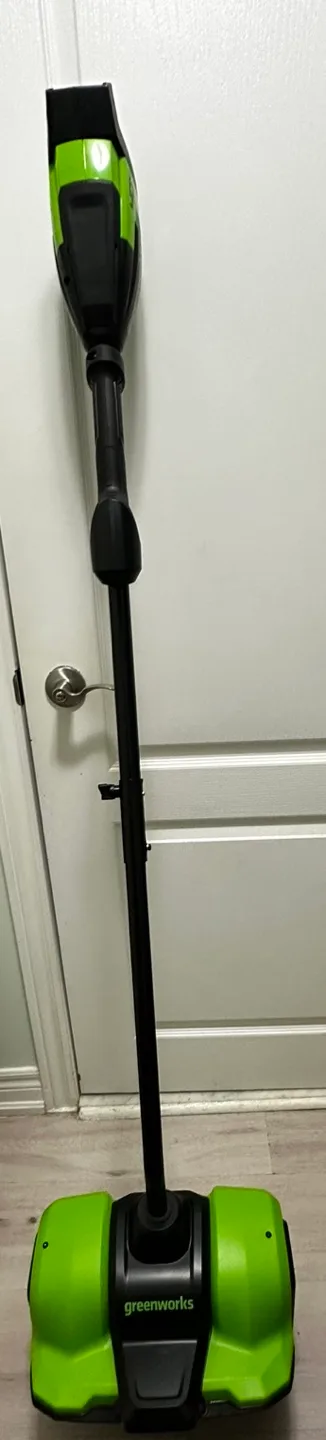 Greenworks 20-inch 40V Cordless Snow Shovel image indicator(2)