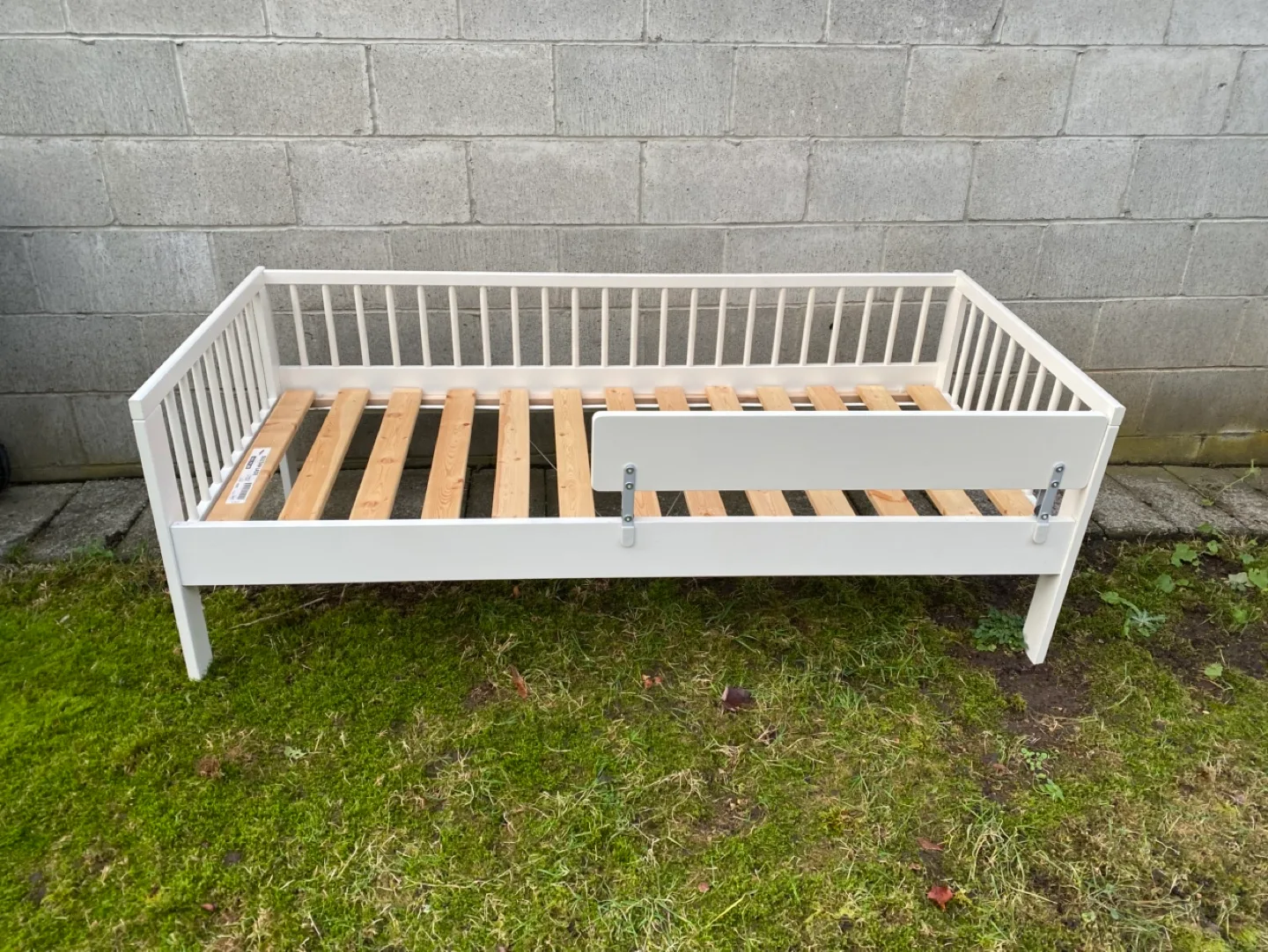 IKEA Toddler Bed - delivery available image indicator(2)