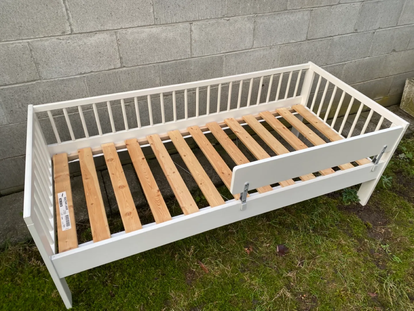 IKEA Toddler Bed - delivery available image indicator(5)