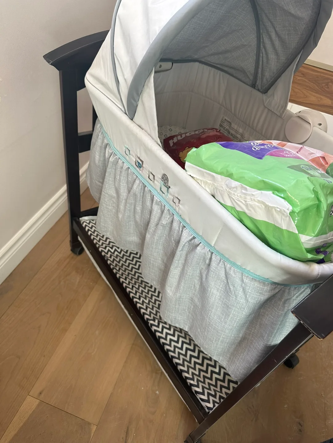 Baby Bassinet with Stand image indicator(4)