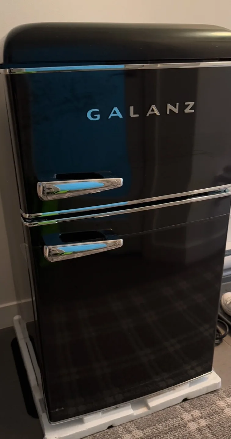 🇨🇦 Galanz Retro 3.1 cu ft Fridge - Black image indicator(6)