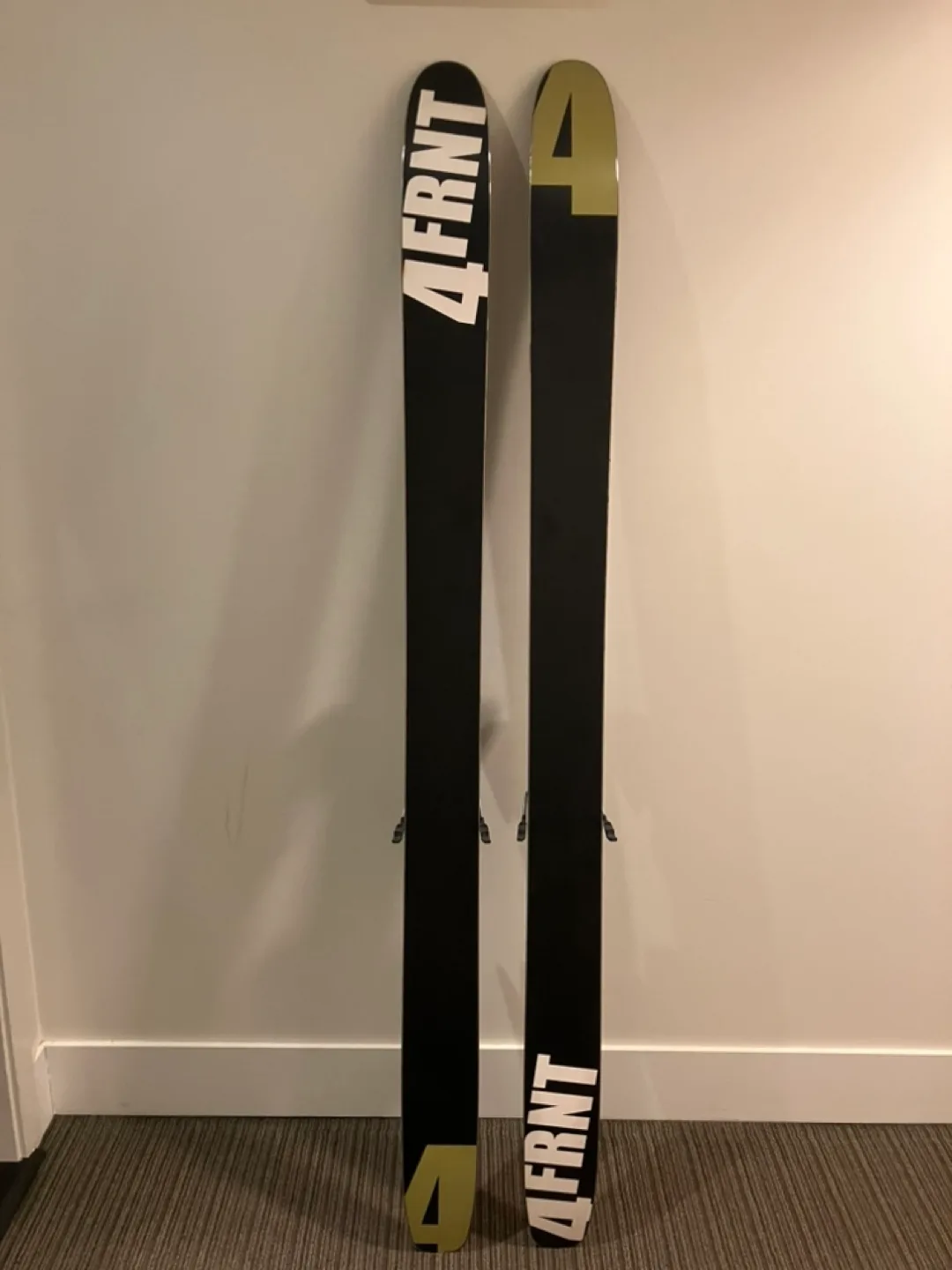 4FRNT EHP Signature 186 skis with Marker Duke Bindings image indicator(2)