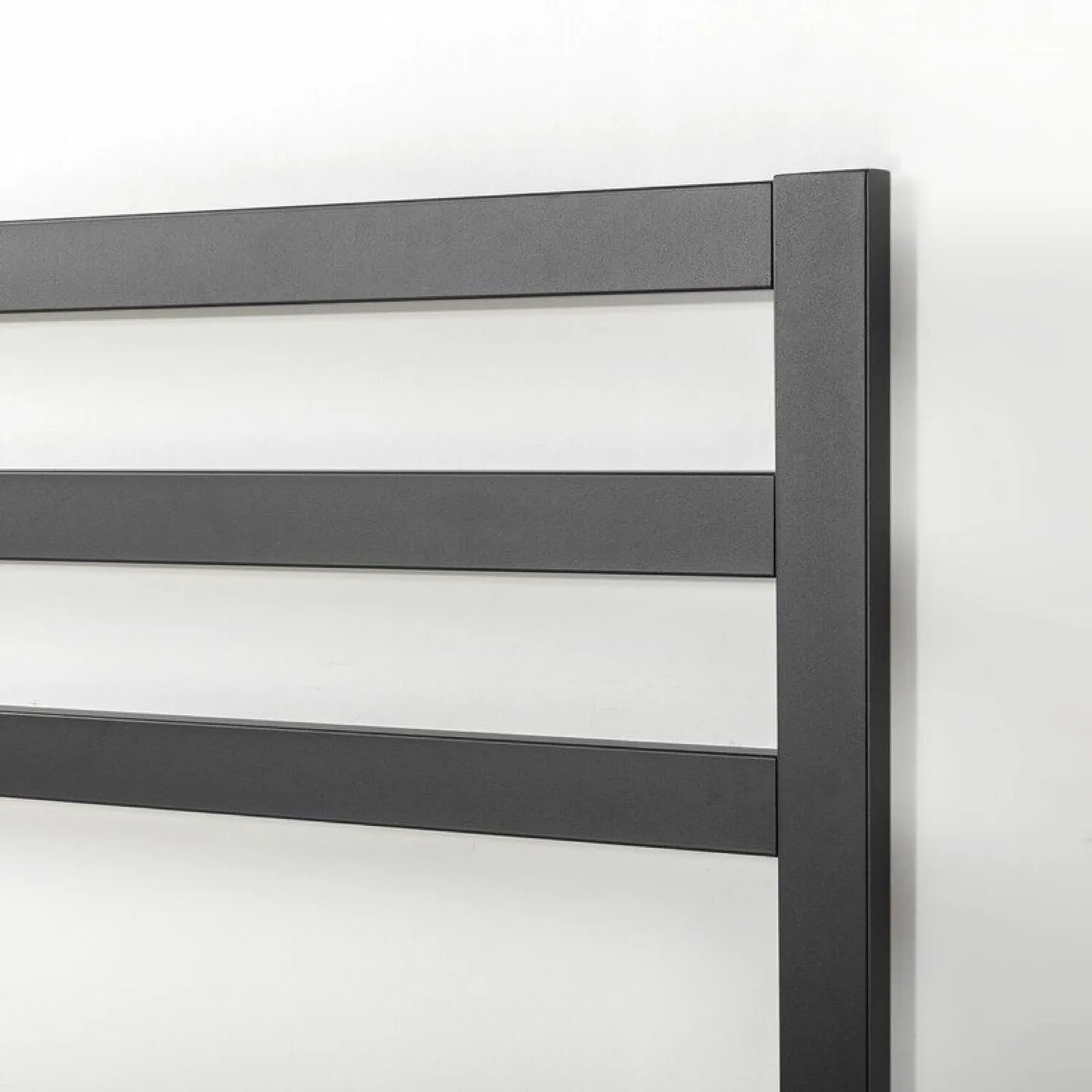 Bed Frame & Mattress - Queen Size image indicator(3)