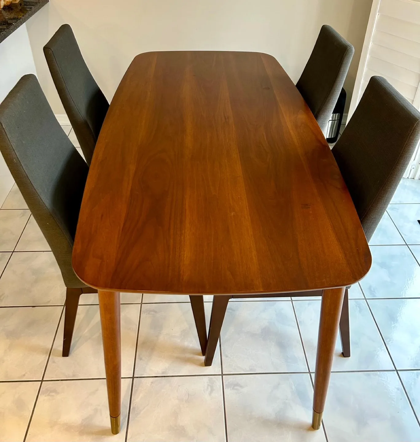 Modern Dining Set - Table and 4 Chairs image indicator(2)
