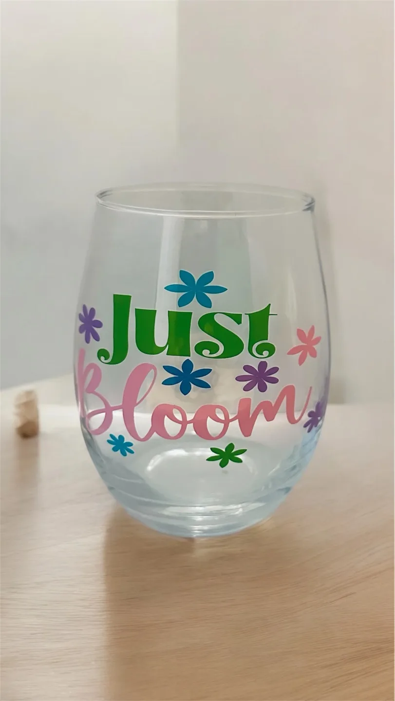 Custom-decorated wine glass image indicator(2)
