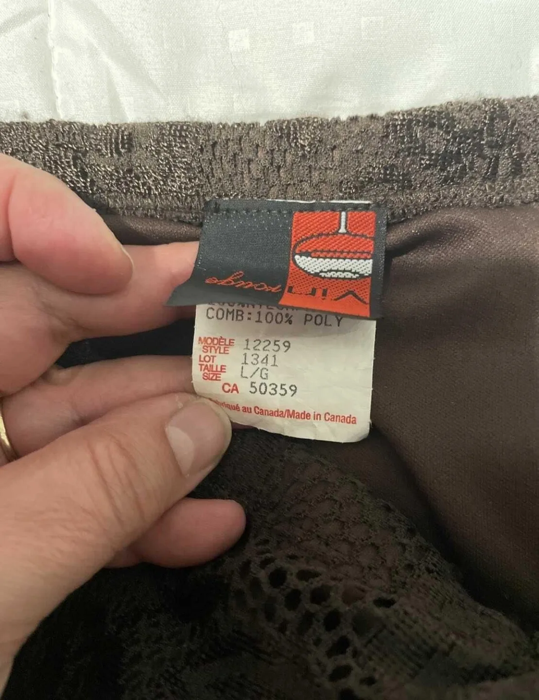 Such a pretty Lace Skirt  w/stretch- Size Large image indicator(4)