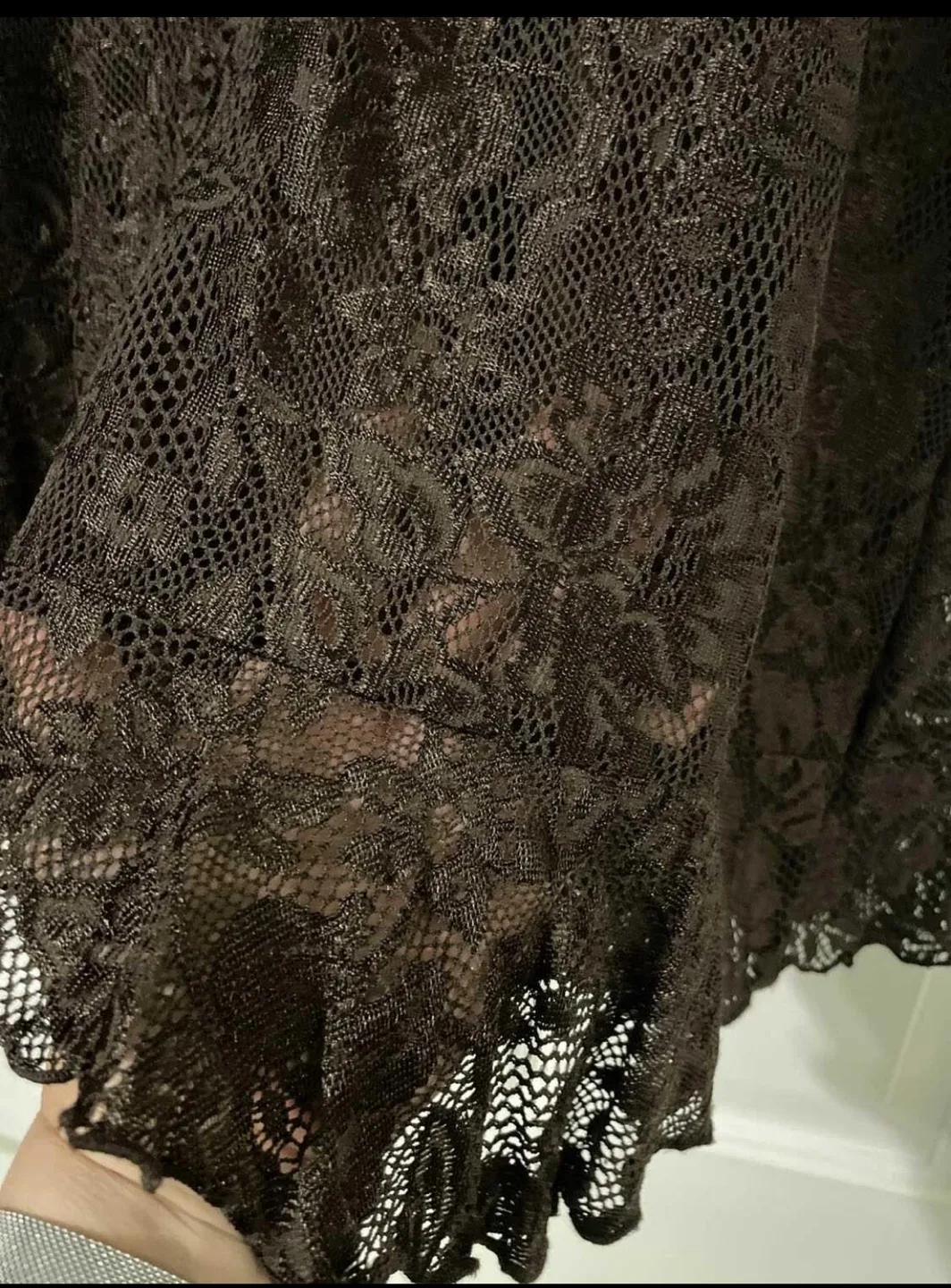 Such a pretty Lace Skirt  w/stretch- Size Large image indicator(2)