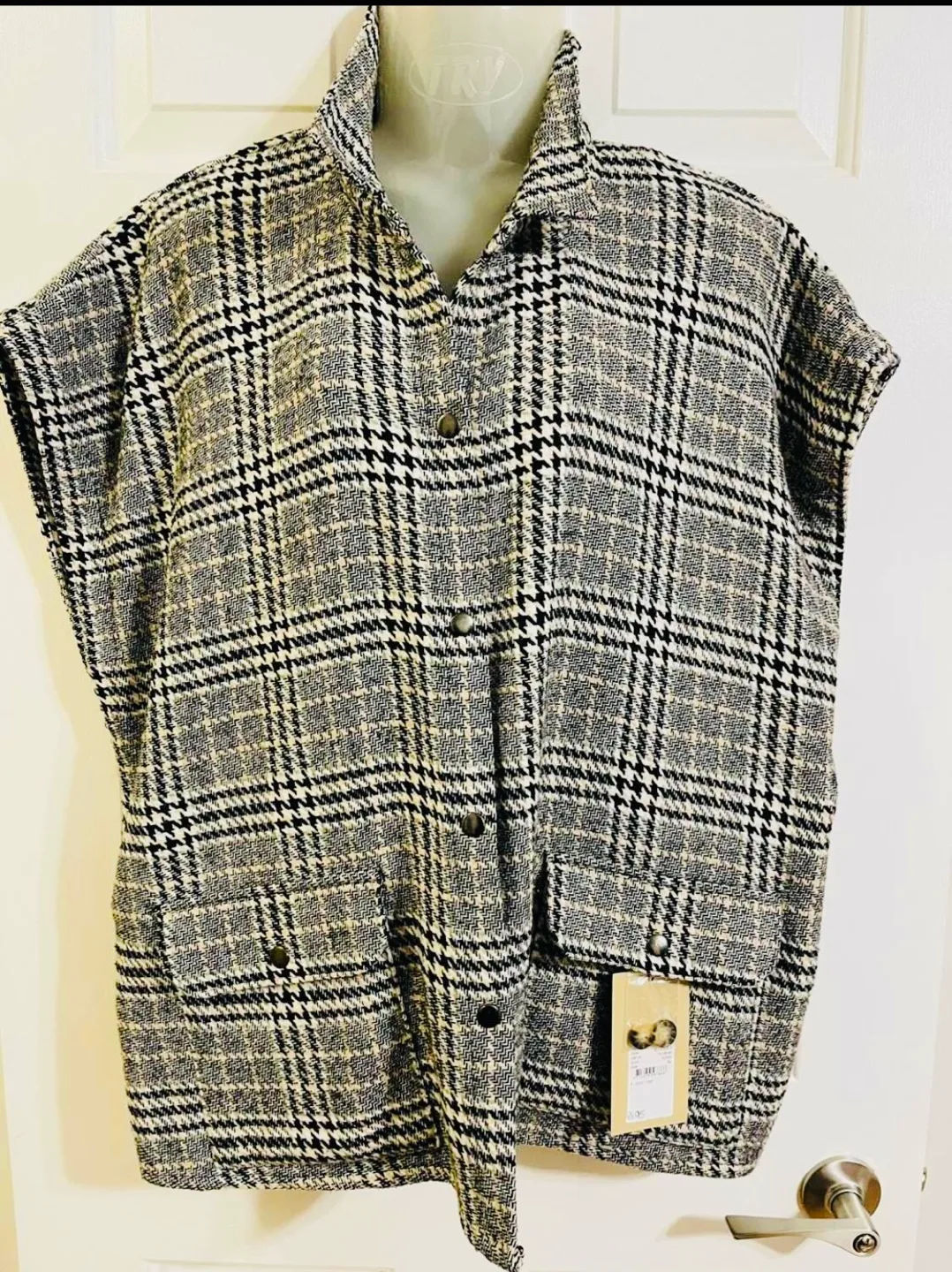 Sleeveless Plaid Vest - Size XL image indicator(2)