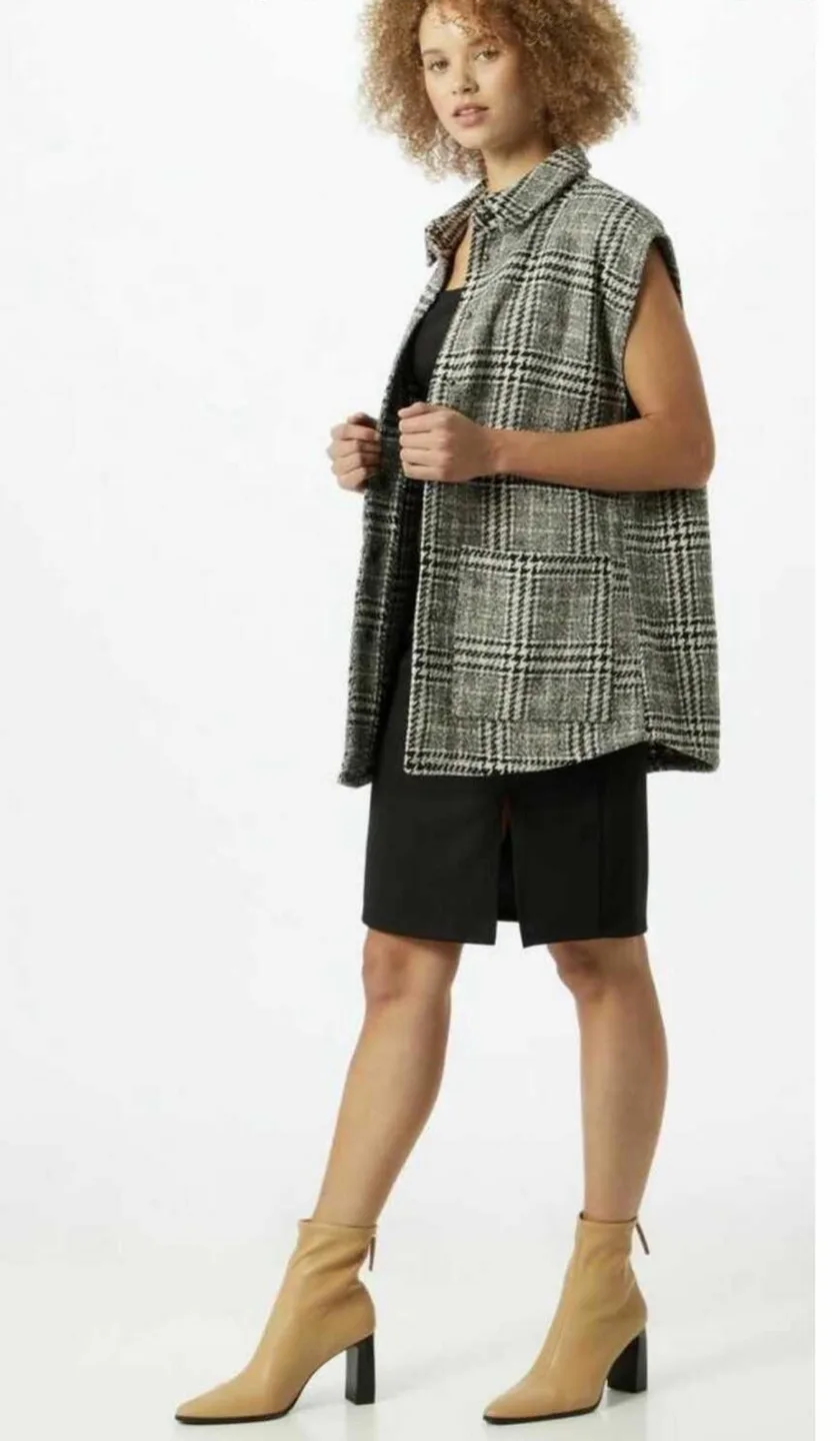 Sleeveless Plaid Vest - Size XL image indicator(3)