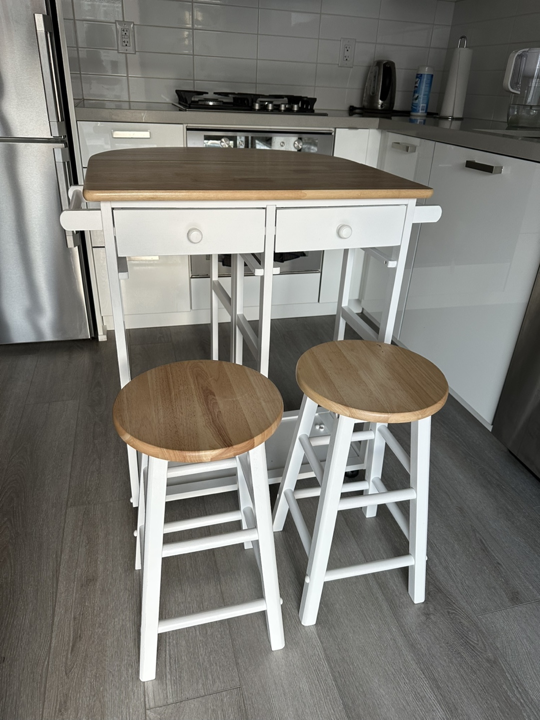 Kitchen Island with Two Stools - photo 5