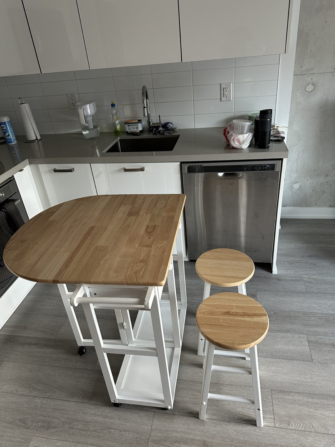 Kitchen Island with Two Stools - photo 4