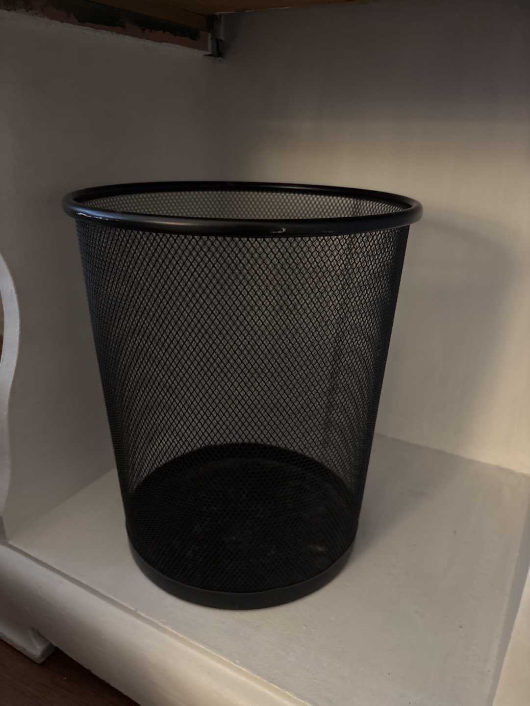 Black Metal Mesh Wastebasket
