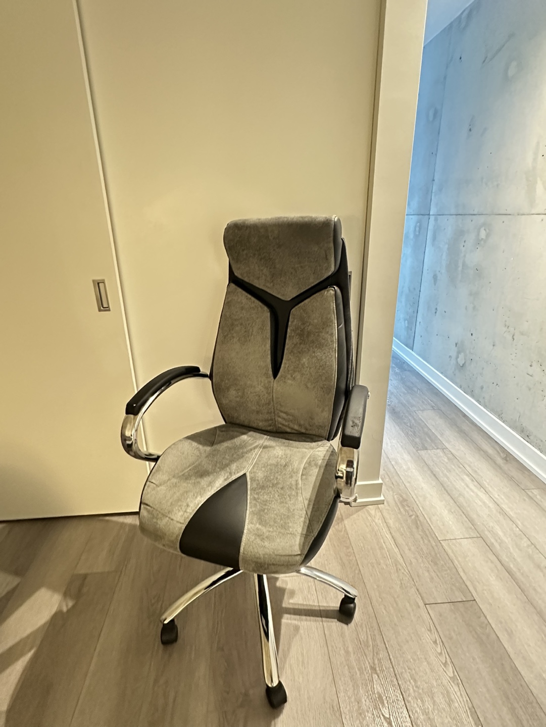 Grey and Black Executive Office Chair - photo 5
