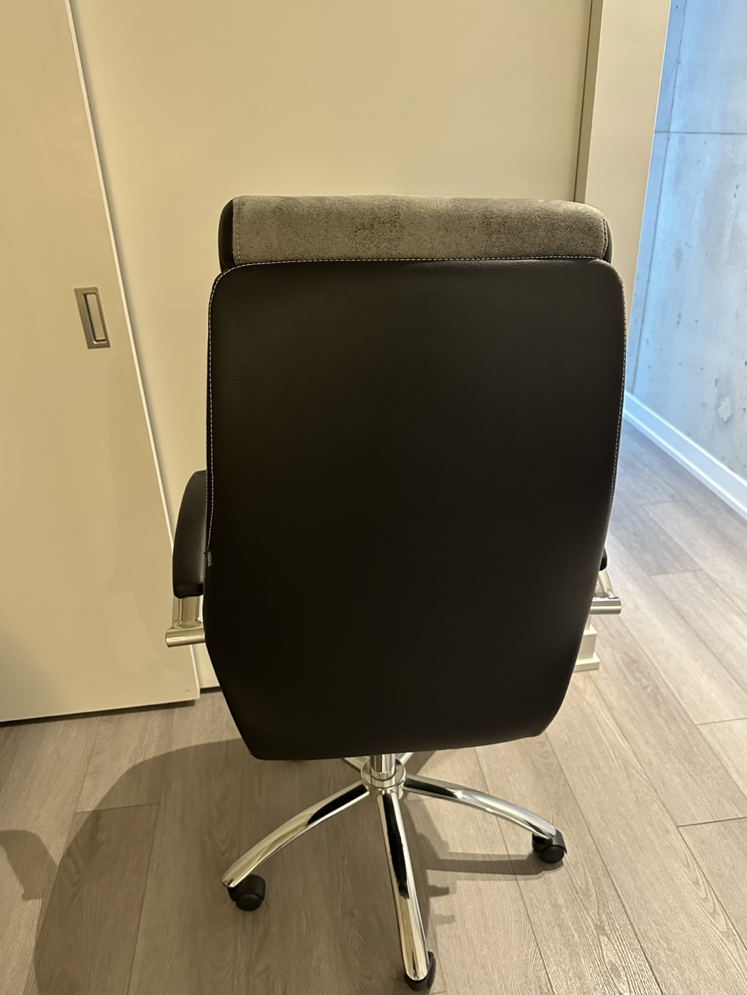 Grey and Black Executive Office Chair - photo 2