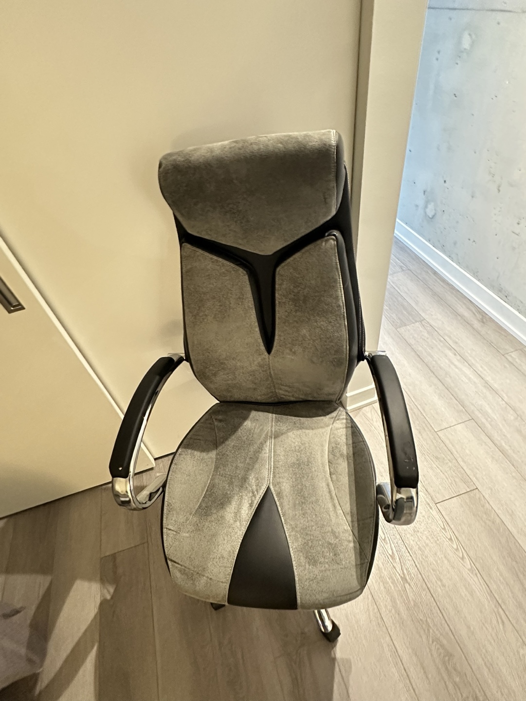 Grey and Black Executive Office Chair - photo 4