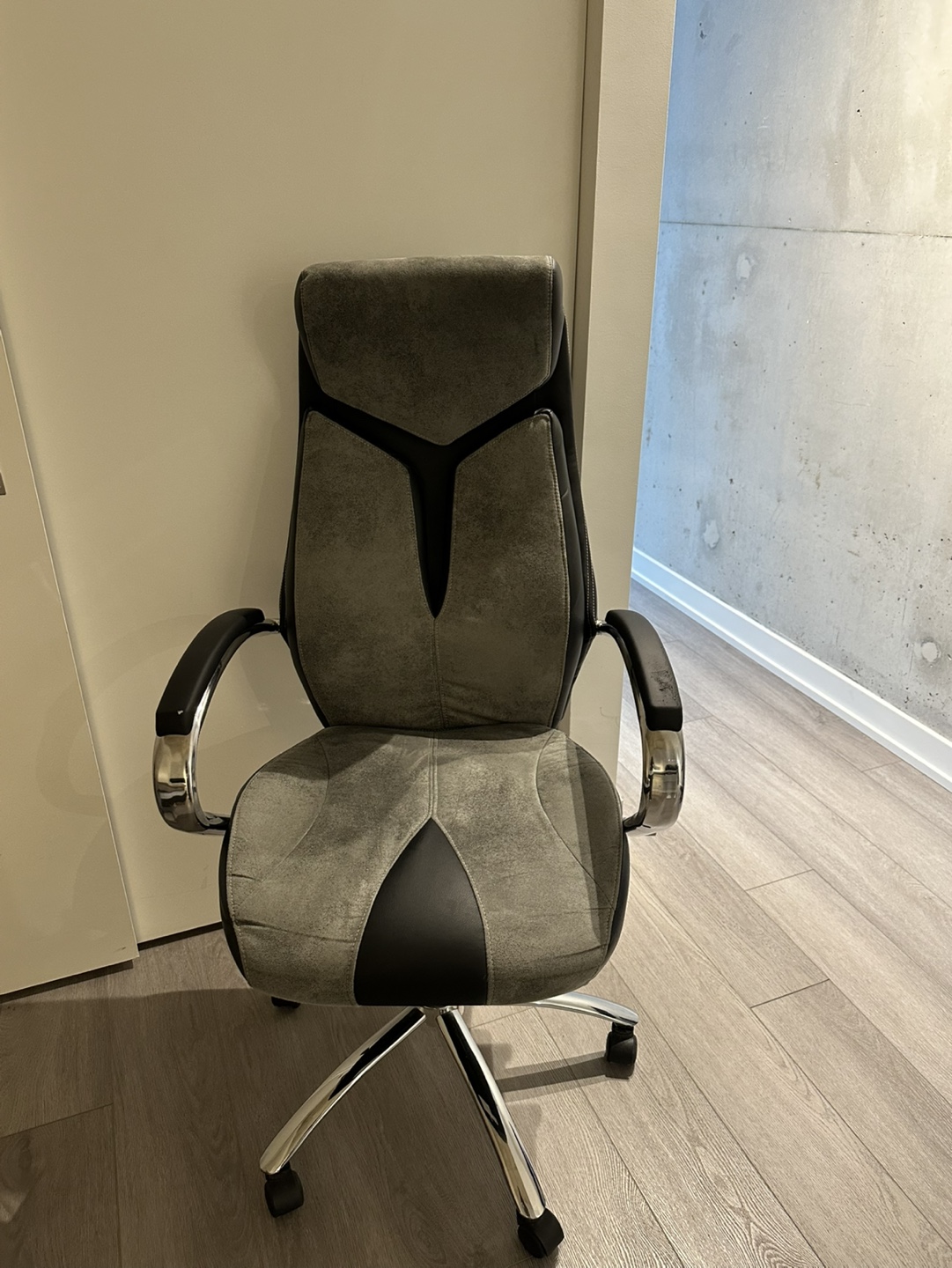 Grey and Black Executive Office Chair - photo 3