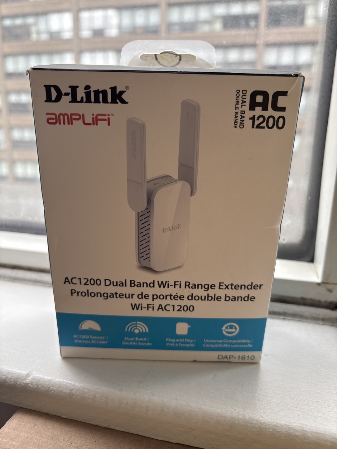 D-Link AC1200 Dual Band Wi-Fi Range Extender - New in Box