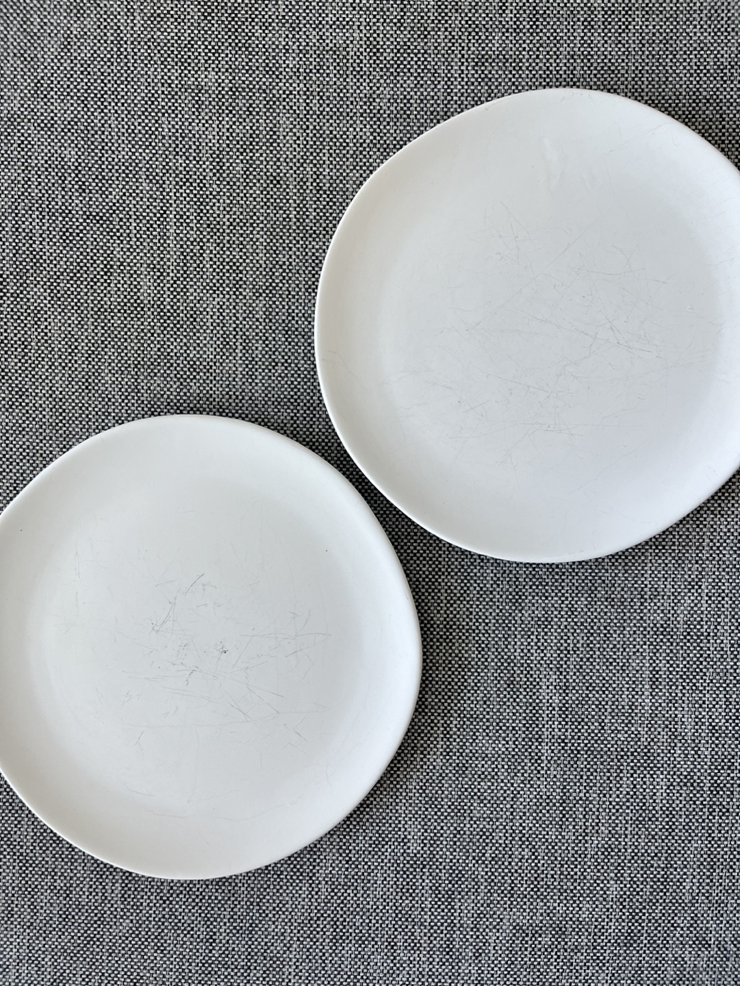 Set of Two CB2 White Plates - photo 2