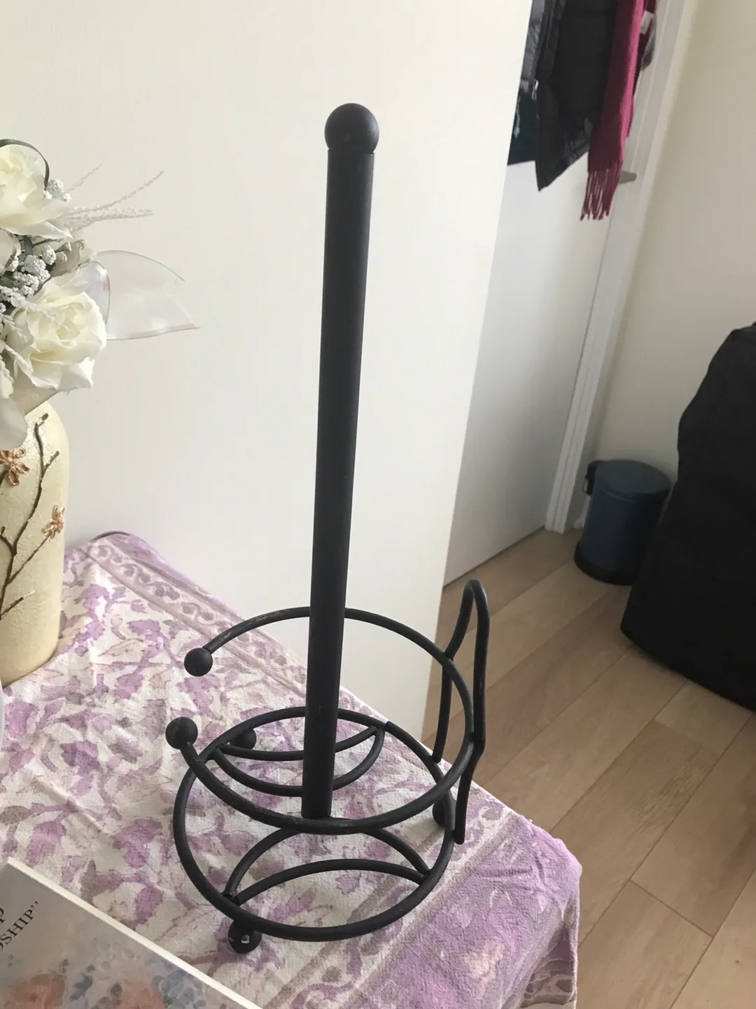 Vintage Photo Frame & Black Metal Paper Towel Holder image indicator(2)