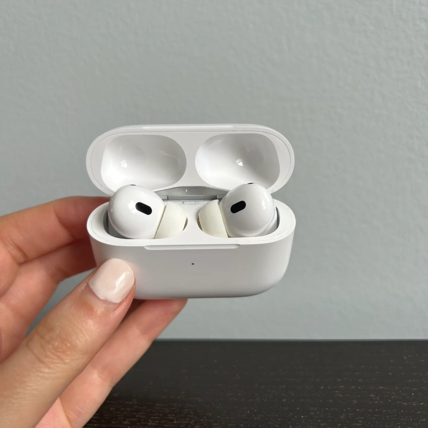 Used wireless earphones image indicator(2)