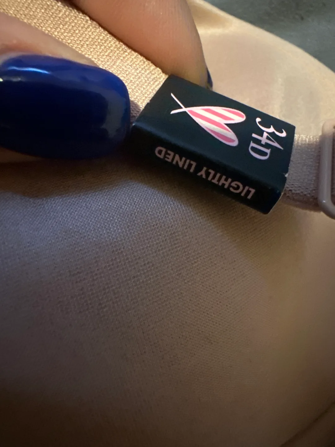 Victoria's Secret Lightly Lined 34D Bra image indicator(3)