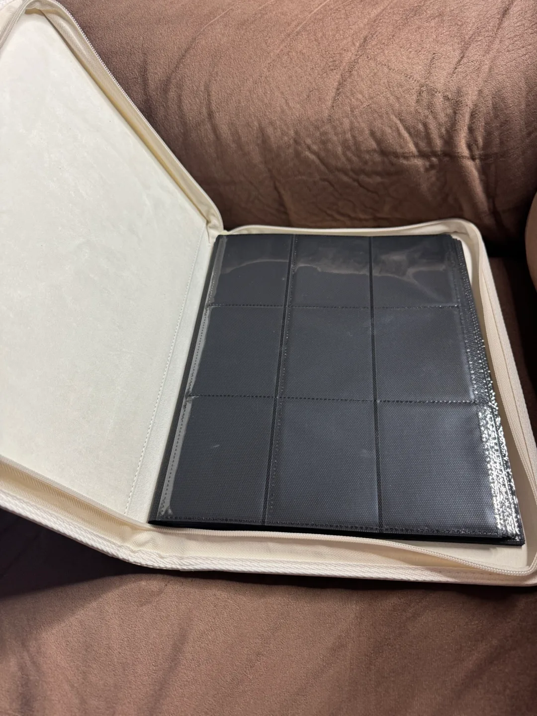 Card Album with 320 pockets image indicator(2)