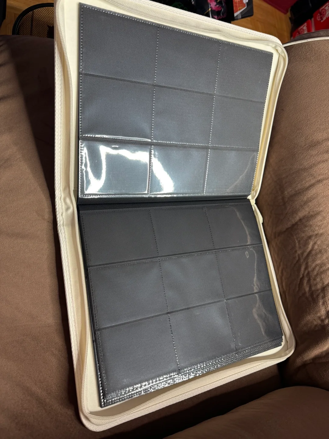 Card Album with 320 pockets image indicator(3)