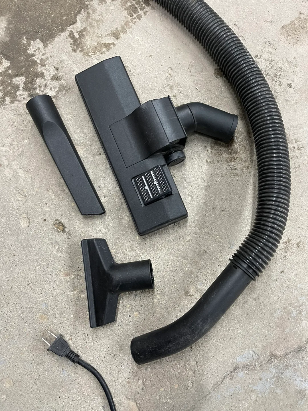 Kubota 4 Gallon Stainless Wet/Dry Vacuum image indicator(2)