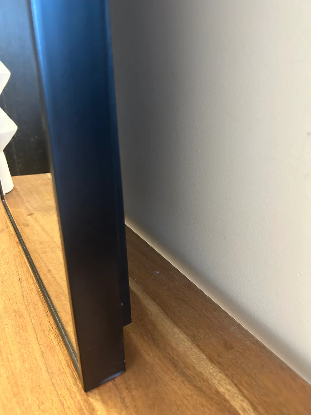 Full-length mirror with black frame image indicator(4)