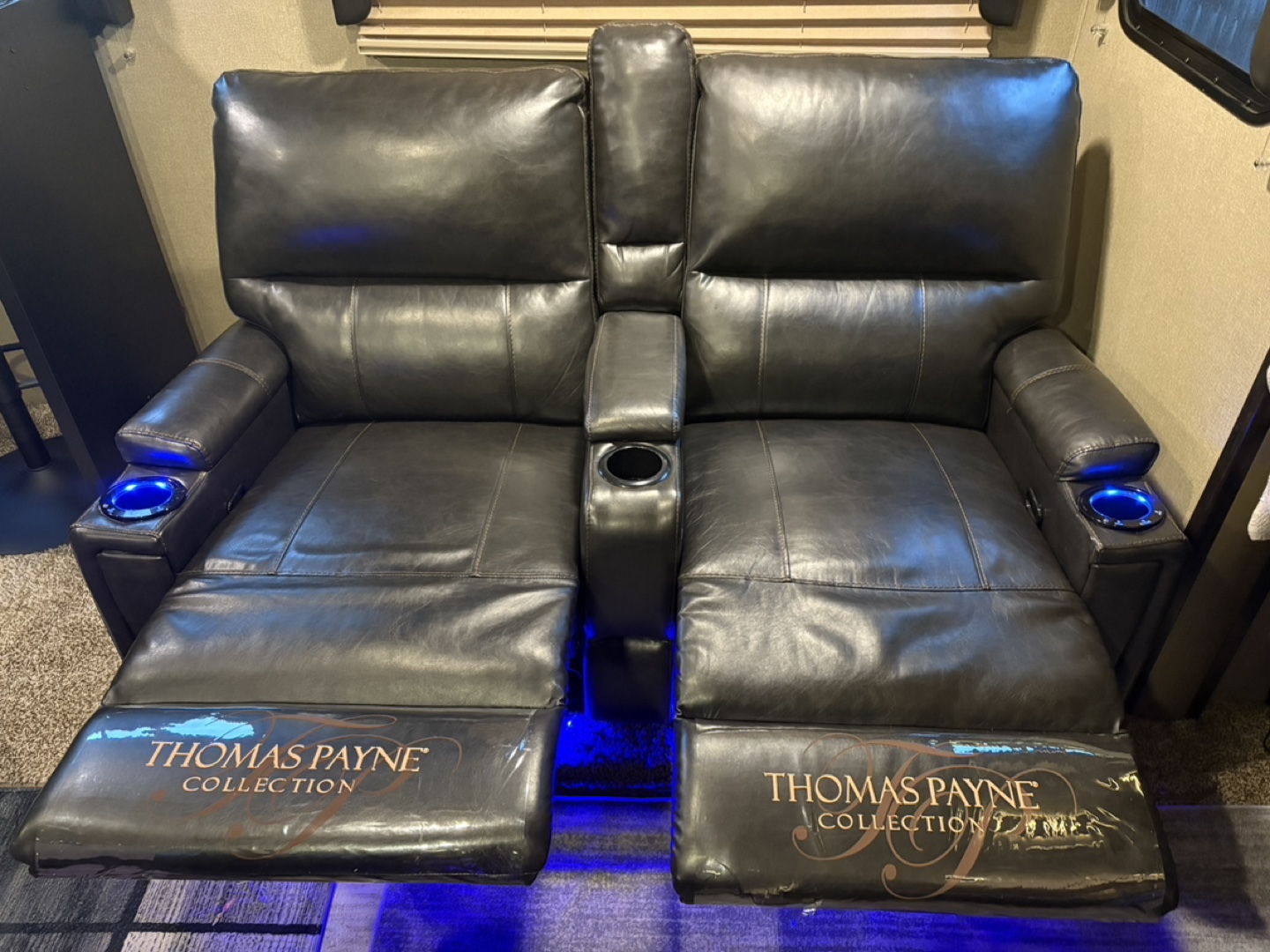 Thomas Payne Reclining Theatre Seating - photo 2